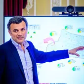 Bruno García presentando las nuevas zonas de aparcamiento Bruno García presentando las nuevas zonas de aparcamiento