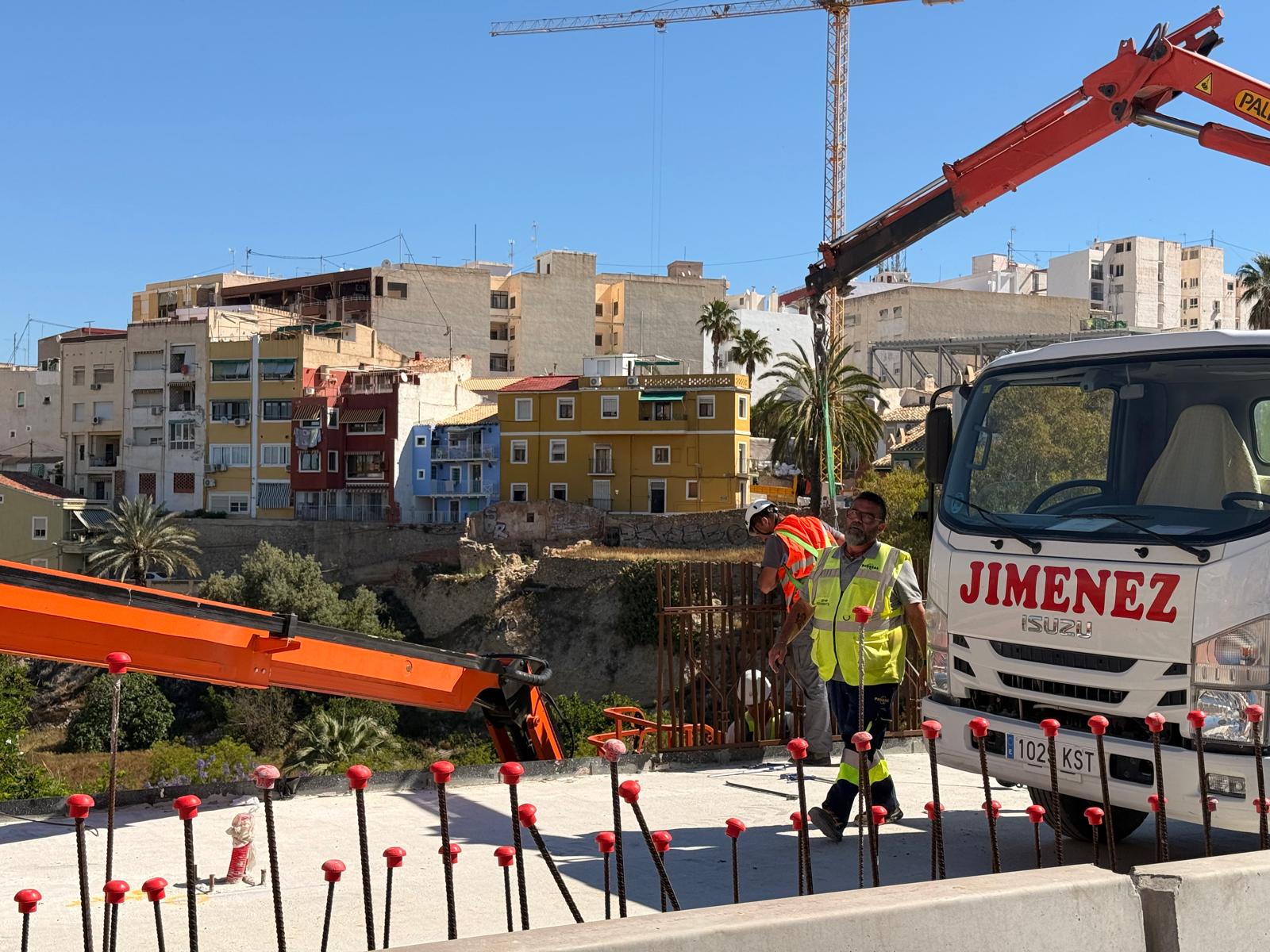 Las obras del puente de La Vila estarán listas para las fiestas de Moros y Cristianos Las obras del puente de La Vila estarán listas para las fiestas de Moros y Cristianos