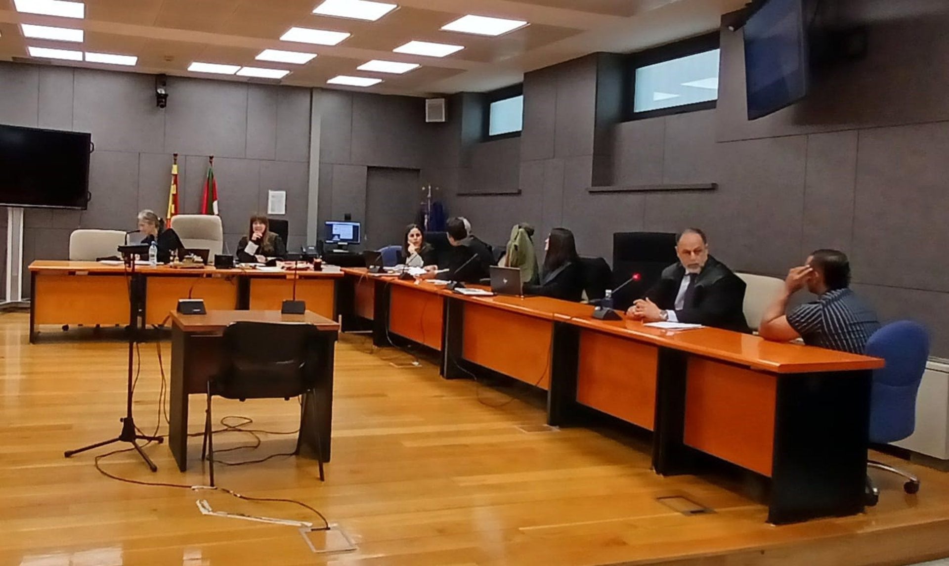 El jurado declara culpable de asesinato al acusado de matar a un septuagenario en su domicilio de Bilbao El jurado declara culpable de asesinato al acusado de matar a un septuagenario en su domicilio de Bilbao