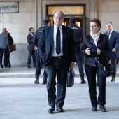 Víctor Moreno Catena junto a Carmen Martínez Aguayo