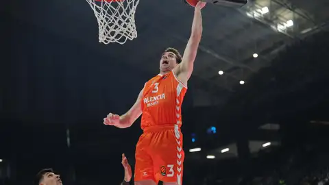 Nate Reuvers, durante un partido en el OAKA Telekom Center Nate Reuvers, durante un partido en el OAKA Telekom Center