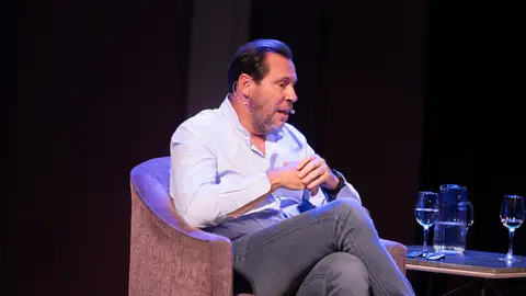 Óscar Puente y Pablo Iglesias debaten en Madrid sobre estrategias para frenar a la extrema derecha El ministro de Transportes y Movilidad Sostenible, Óscar Puente, durante el encuentro bajo el título ‘Frenar a la extrema derecha’, en el Ateneo de Madrid, a 21 de mayo de 2026, en Madrid (España). El encuentro, organizado por la asociación FACUA, reúne a representantes del Gobierno central, exdirigentes políticos y analistas sectoriales para analizar el auge de los movimientos ultraconservadores en Europa y plantear estrategias políticas y sociales conjuntas. 21 MAYO 2026;POLÍTICA;MINISTRO;...