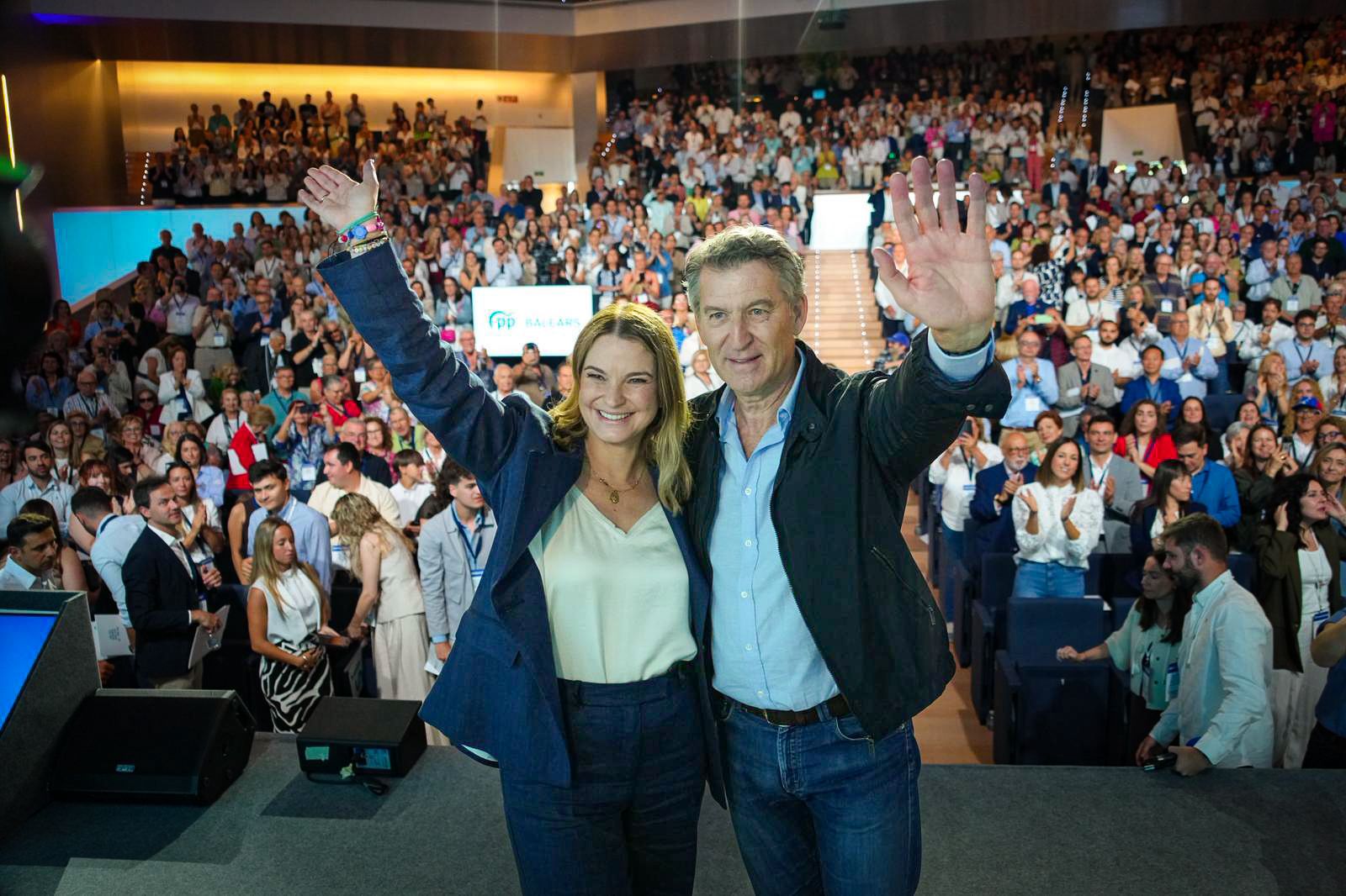 Prohens, reelegida presidenta del PP de Baleares con el 99,93% de los votos, en "una semana de bochorno nacional" Prohens, reelegida presidenta del PP de Baleares con el 99,93% de los votos, en "una semana de bochorno nacional"