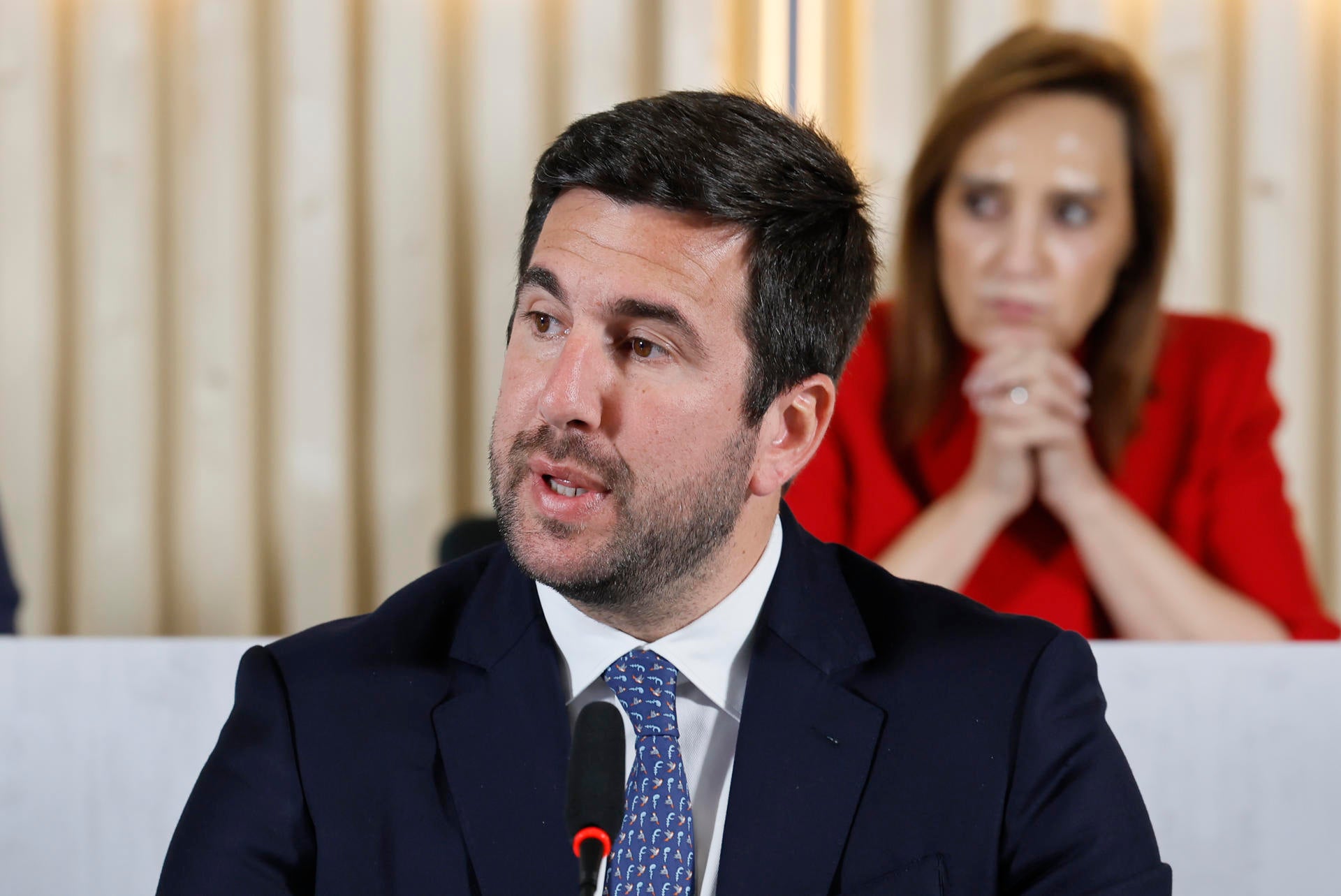 Enrique Riquelme presenta la documentación para optar a la presidencia del Real Madrid Enrique Riquelme presenta la documentación para optar a la presidencia del Real Madrid