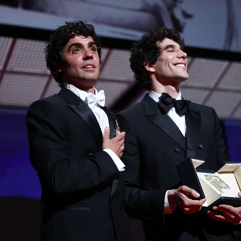 Javier Calvo y Javier Ambrossi recogen el galardón en Cannes