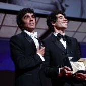 Javier Calvo y Javier Ambrossi recogen el galardón en Cannes 