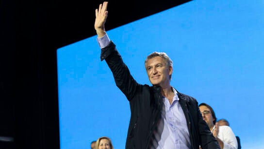 El l&iacute;der del PP, Alberto N&uacute;&ntilde;ez Feij&oacute;o (i) y la presidenta del Gobierno balear, Marga Prohens (d) durante la celebraci&oacute;n este s&aacute;bado del XVII Congreso auton&oacute;mico del PP de Baleares en Palma de Mallorca. 