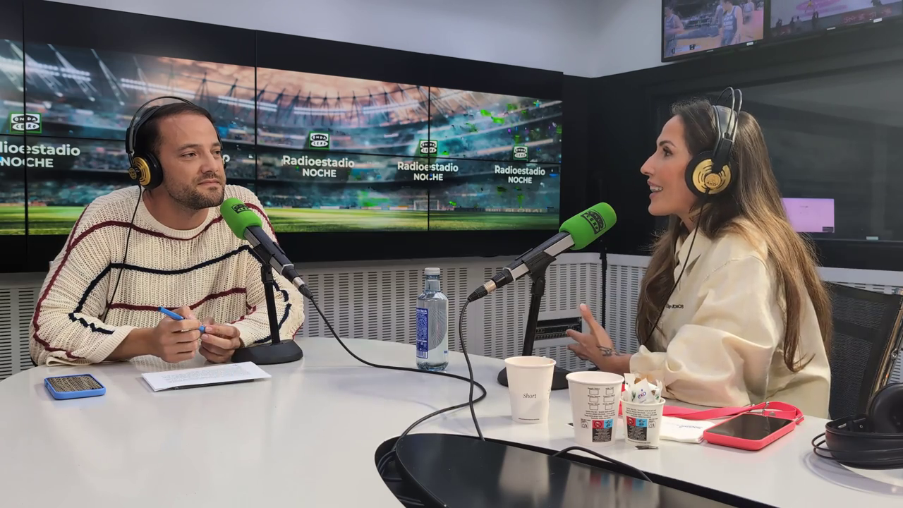Malú durante una entrevista en Radioestadio Noche, con Raúl Granado Malú durante una entrevista en Radioestadio Noche, con Raúl Granado