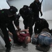 La Ertzaintza carga contra varias personas que esperaban a los activistas de la Flotilla