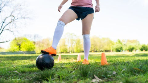 Futbolista entrenando. Imagen de archivo. 