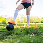 Futbolista entrenando. Imagen de archivo. 