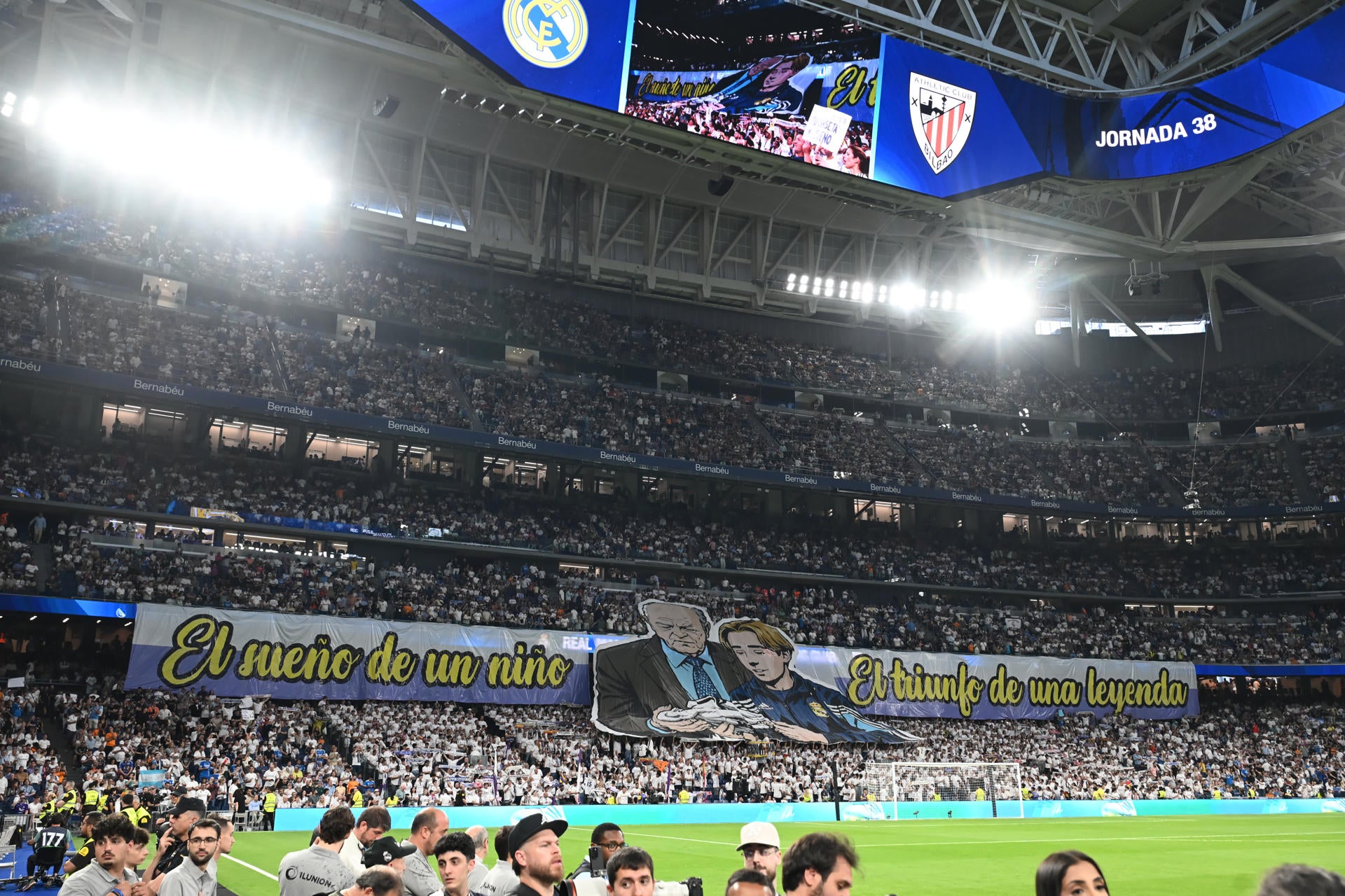 Un emocionado Carvajal dice adiós al Real Madrid en el Bernabéu: "Recordadme con el orgullo y la certeza de que lo di todo por esta camiseta" Un emocionado Carvajal dice adiós al Real Madrid en el Bernabéu: "Recordadme con el orgullo y la certeza de que lo di todo por esta camiseta"