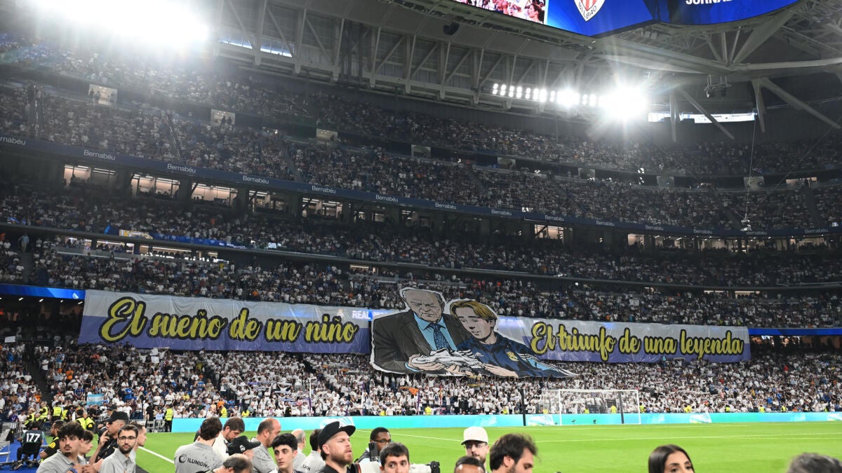 Un emocionado Carvajal dice adiós al Real Madrid en el Bernabéu: 