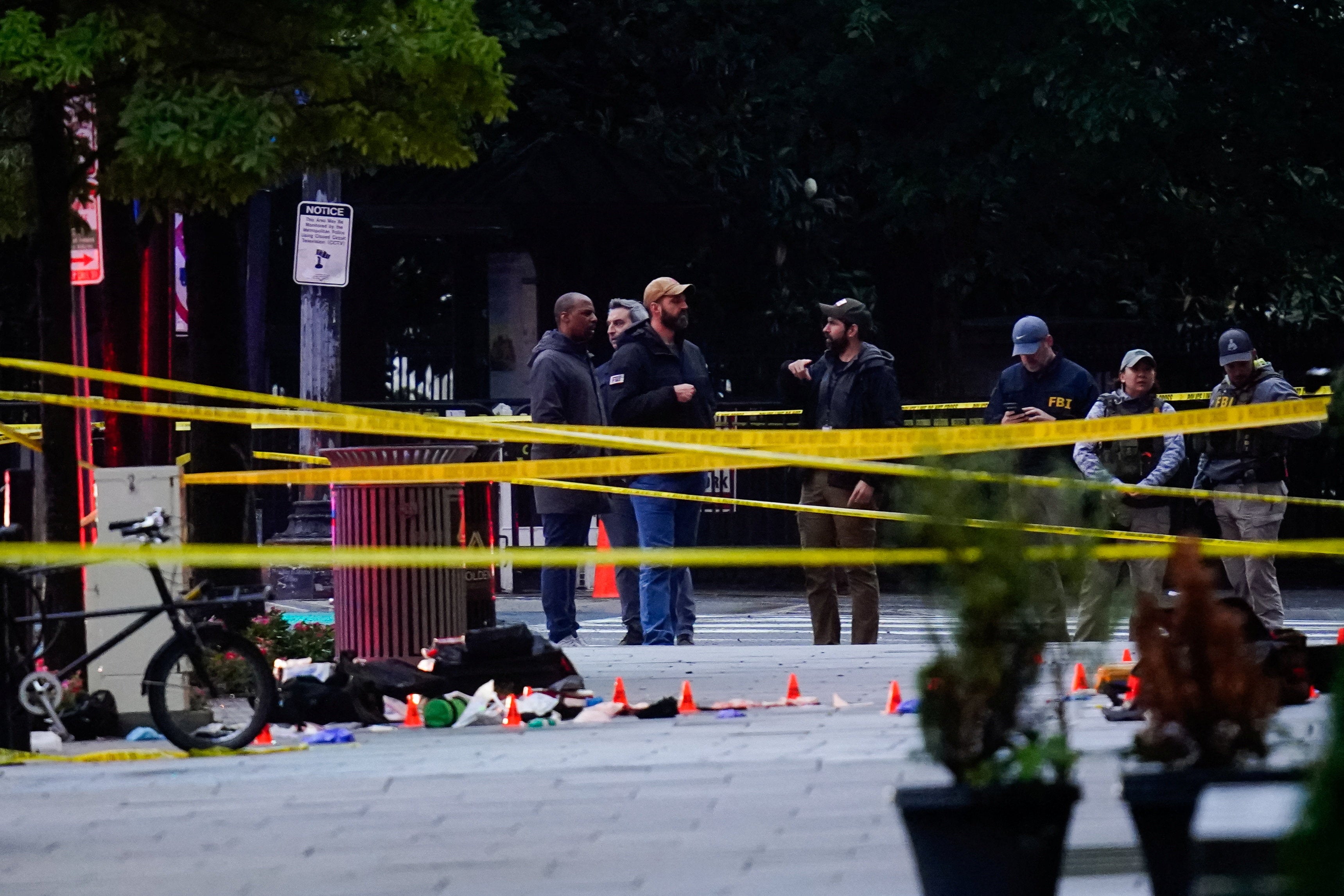 El vídeo del momento del tiroteo a las afueras de la Casa Blanca que ha dejado un muerto y un herido El vídeo del momento del tiroteo a las afueras de la Casa Blanca que ha dejado un muerto y un herido