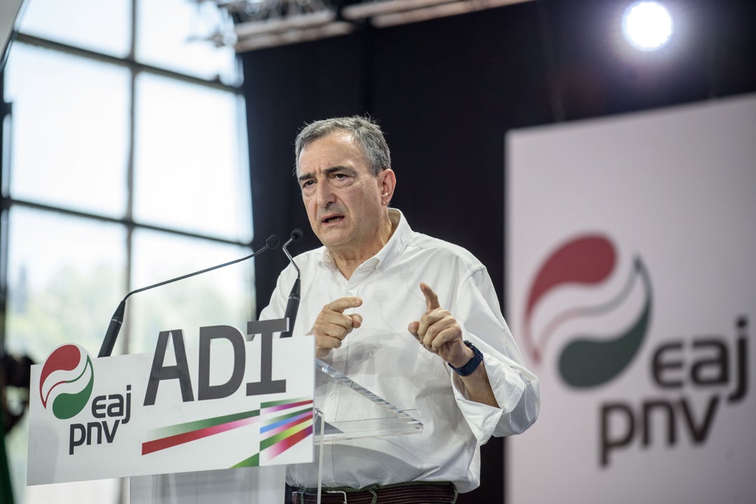 El PNV considera "irresponsable" que el Gobierno "siga más allá de 2026" con "una agenda descontrolada y judicializada" El PNV considera "irresponsable" que el Gobierno "siga más allá de 2026" con "una agenda descontrolada y judicializada"