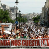 Miles de personas inundan las calles de Madrid