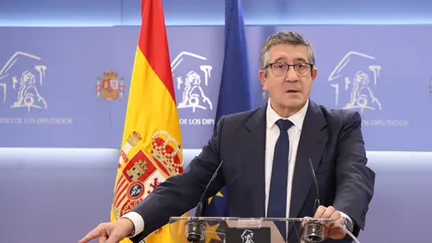 Patxi López defiende a Zapatero tras su imputación en el 'caso Plus Ultra': "No se ha demostrado absolutamente nada" Patxi López defiende a Zapatero tras su imputación en el 'caso Plus Ultra': "No se ha demostrado absolutamente nada"