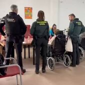 La Guardia Civil investiga a una vecina de Santiago por malos tratos y hurtos a residentes en centros de mayores