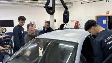 La Nucía invierte cerca de 60.000 euros en el segundo Curso de Electromecánica para desempleados La Nucía invierte cerca de 60.000 euros en el segundo Curso de Electromecánica para desempleados