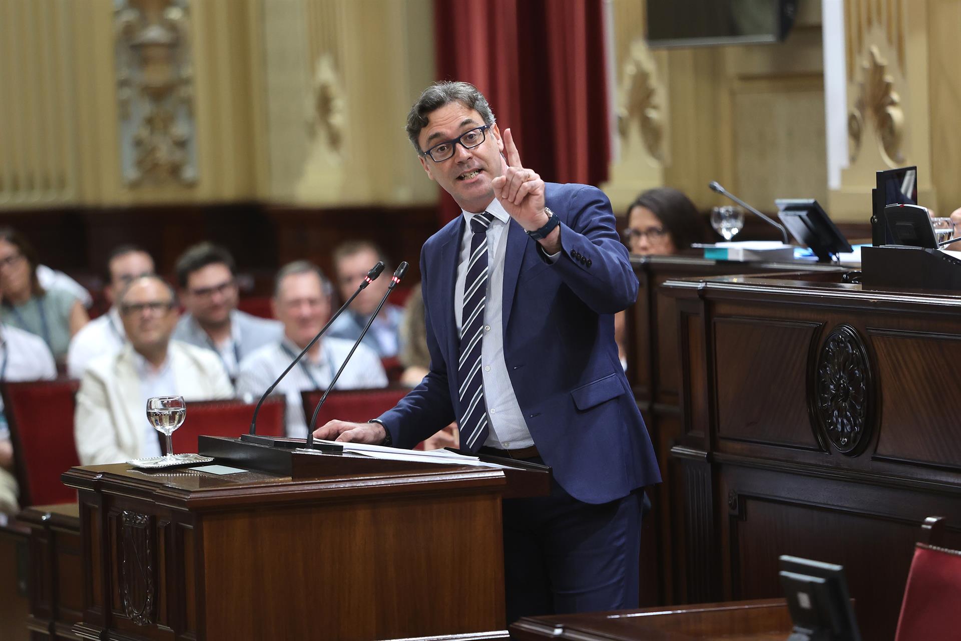 El PP y el PSIB convierten el debate sobre vivienda en un cruce de acusaciones por sus casos judiciales El PP y el PSIB convierten el debate sobre vivienda en un cruce de acusaciones por sus casos judiciales