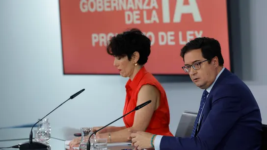 El ministro para la Transformación Digital y de la Función Pública, Óscar López, durante la rueda de prensa tras el Consejo de Ministros. El ministro para la Transformación Digital y de la Función Pública, Óscar López, durante la rueda de prensa tras el Consejo de Ministros.