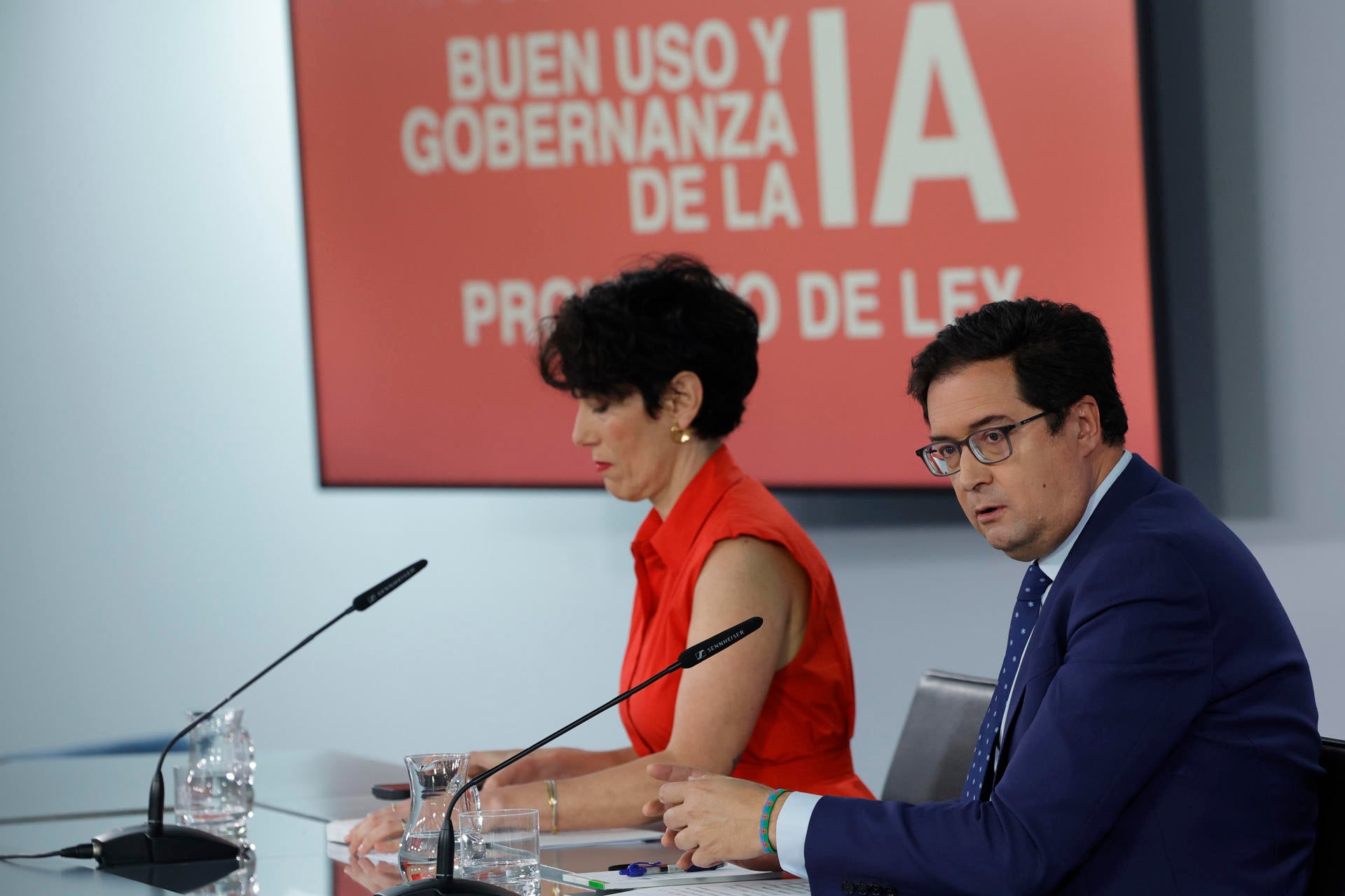 El ministro para la Transformación Digital y de la Función Pública, Óscar López, durante la rueda de prensa tras el Consejo de Ministros. El ministro para la Transformación Digital y de la Función Pública, Óscar López, durante la rueda de prensa tras el Consejo de Ministros.