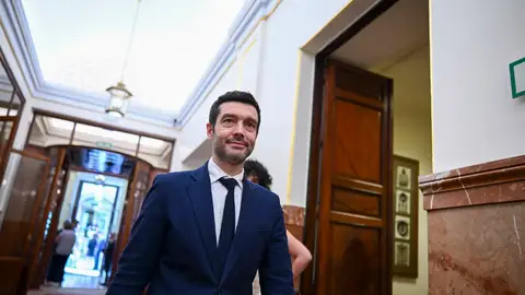 El ministro de Derechos Sociales, Consumo y Agenda 2030, Pablo Bustinduy, en una imagen de archivo. Consumo abre expediente sancionador a las plataformas de apuestas Polymarket y Kalshi y ordena el bloqueo de sus webs