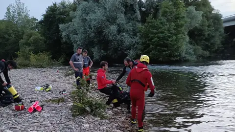 Muere un joven de 18 años desaparecido en el río Saja en Torrelavega mientras se bañaba Muere un joven de 18 años desaparecido en el río Saja en Torrelavega mientras se bañaba