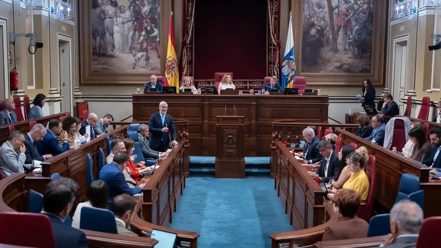 Pleno en el Parlamento de Canarias. Gobierno de Canarias Pleno en el Parlamento de Canarias. Gobierno de Canarias