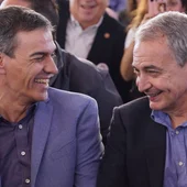 Imagen de archivo del presidente del Gobierno, Pedro Sánchez (i), junto al expresidente, José Luis Rodríguez Zapatero, durante un mitin/ EFE Imagen de archivo del presidente del Gobierno, Pedro Sánchez (i), junto al expresidente, José Luis Rodríguez Zapatero, durante un mitin/ EFE