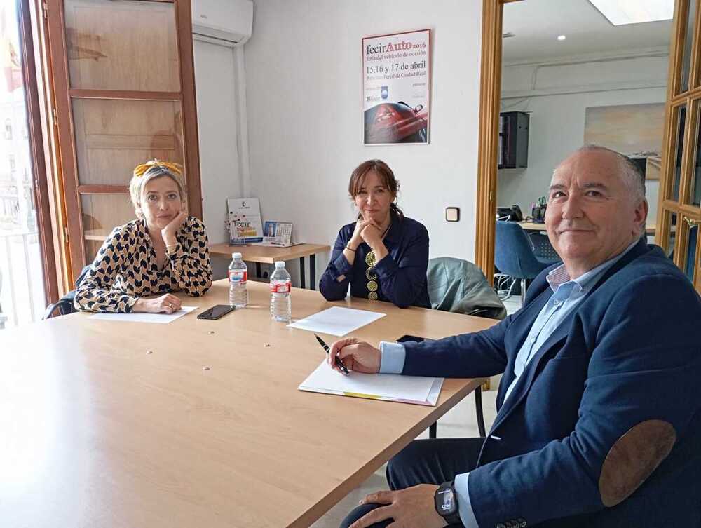 FECIR tiende la mano a los sindicatos para negociar los convenios de Ciudad Real y CCOO convoca movilizaciones el 2 de junio FECIR tiende la mano a los sindicatos para negociar los convenios de Ciudad Real y CCOO convoca movilizaciones el 2 de junio