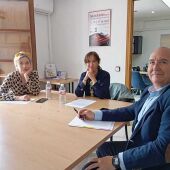 Carlos Marín con las secretarias provinciales de UGT y CCOO