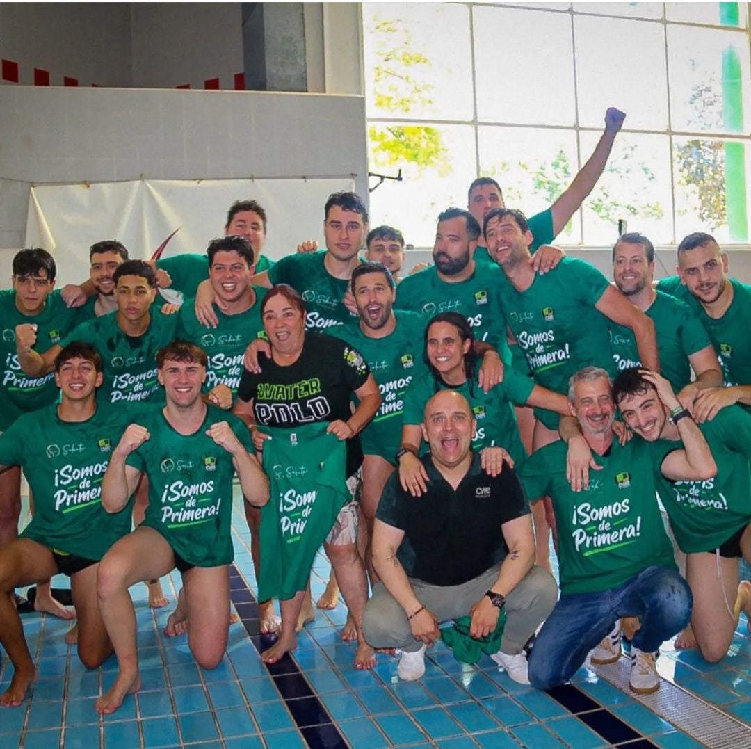 El Club Waterpolo Elx masculino asciende y jugará en Primera División El Club Waterpolo Elx masculino asciende y jugará en Primera División