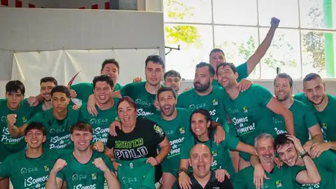 El Club Waterpolo Elx masculino celebra el ascenso a Primera División. El Club Waterpolo Elx masculino celebra el ascenso a Primera División.