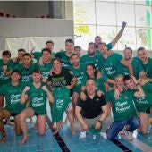 El Club Waterpolo Elx masculino celebra el ascenso a Primera División.