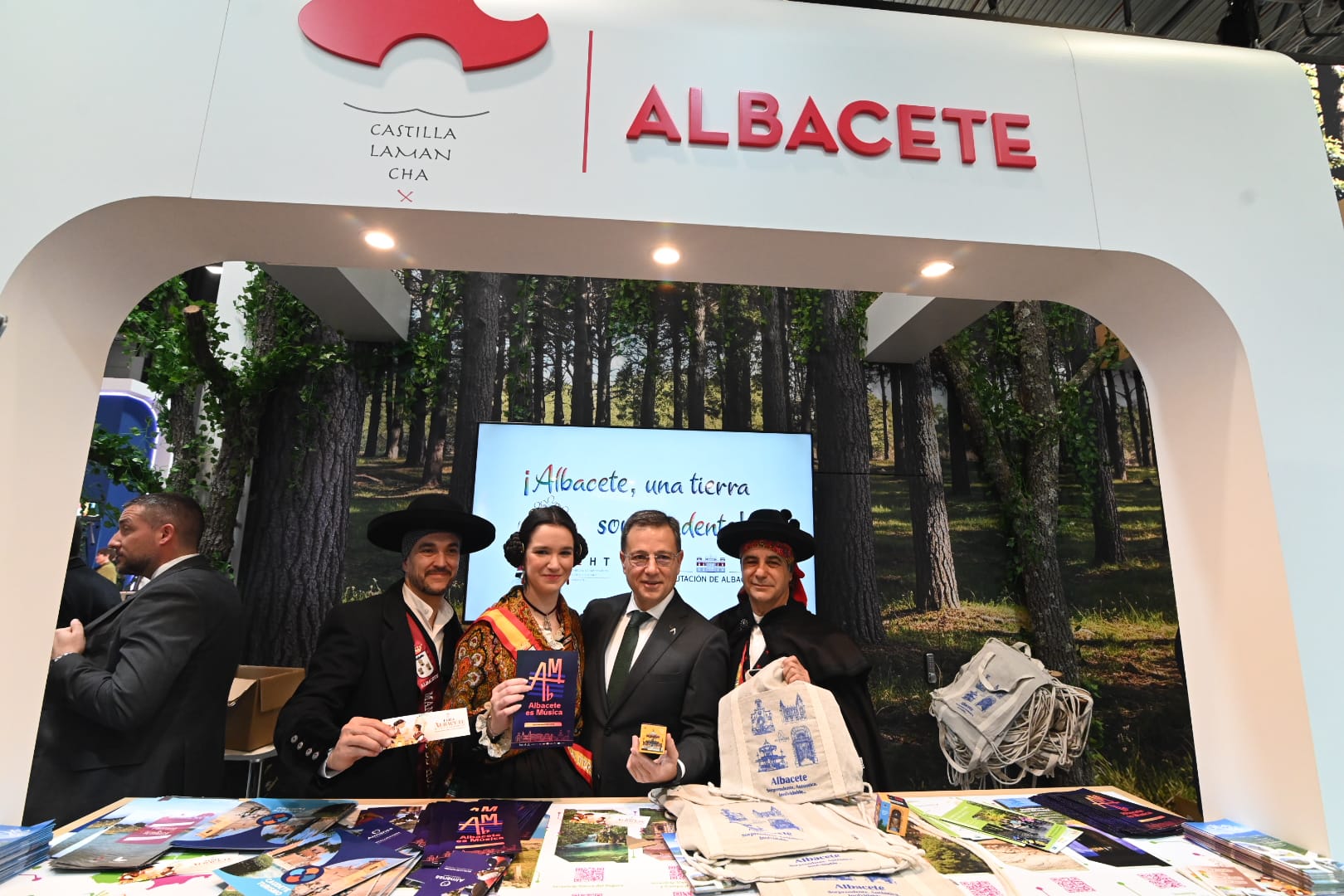 Albacete registra un 12,20% más de visitantes y un aumento del 9,40% en las pernoctaciones en abril Albacete registra un 12,20% más de visitantes y un aumento del 9,40% en las pernoctaciones en abril