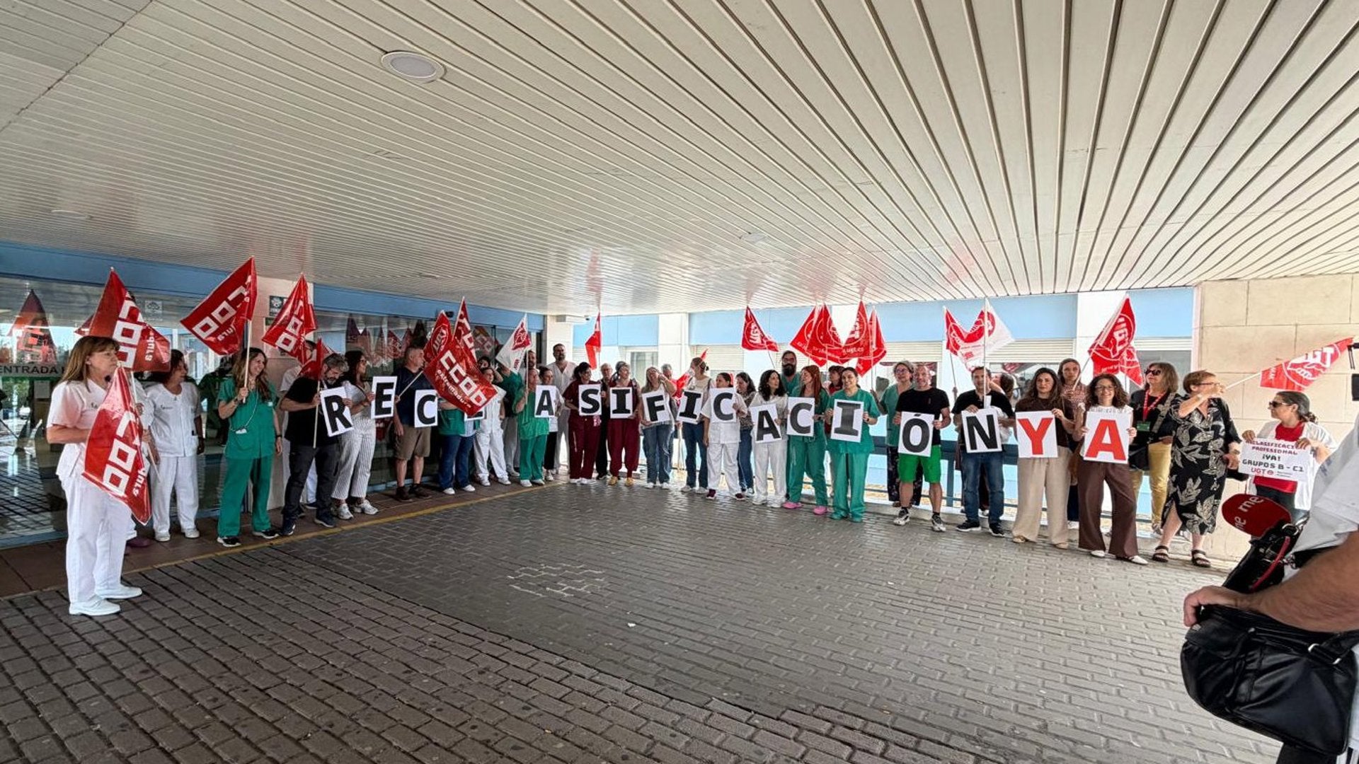 CCOO se concentra en hospitales de Plasencia y Don Benito para reclamar la reclasificación de personal técnico del SNS CCOO se concentra en hospitales de Plasencia y Don Benito para reclamar la reclasificación de personal técnico del SNS