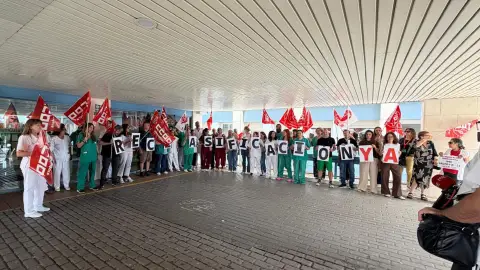 CCOO se concentra en hospitales de Plasencia y Don Benito para reclamar la reclasificación de personal técnico del SNS CCOO se concentra en hospitales de Plasencia y Don Benito para reclamar la reclasificación de personal técnico del SNS