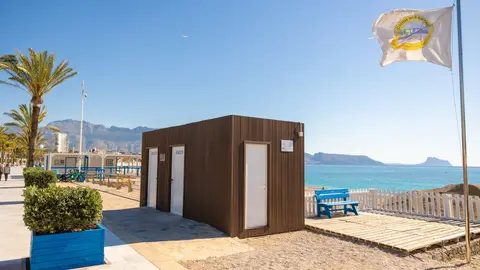 L’Alfàs del Pi incorpora nuevos aseos accesibles en la Playa del Racó de l’Albir financiados con fondos europeos L’Alfàs del Pi incorpora nuevos aseos accesibles en la Playa del Racó de l’Albir financiados con fondos europeos