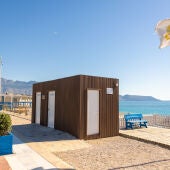 L’Alfàs del Pi incorpora nuevos aseos accesibles en la Playa del Racó de l’Albir financiados con fondos europeos 