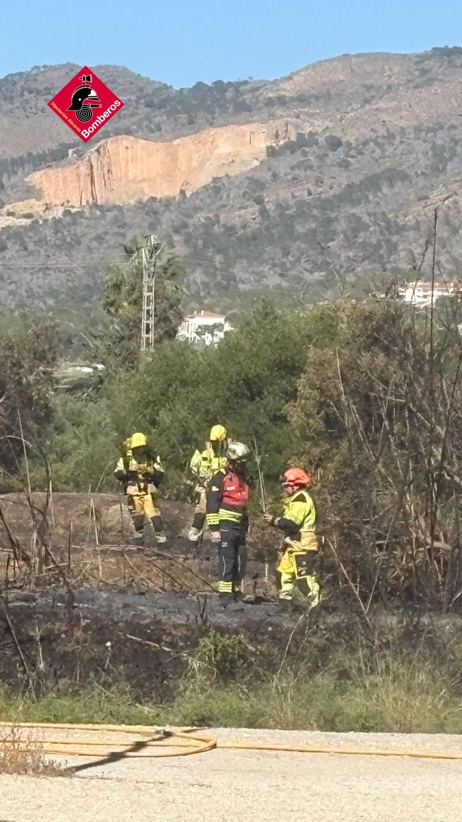 El incendio de vegetación declarado en la partida de Armanello, en Benidorm, queda extinguido esta mañana El incendio de vegetación declarado en la partida de Armanello, en Benidorm, queda extinguido esta mañana