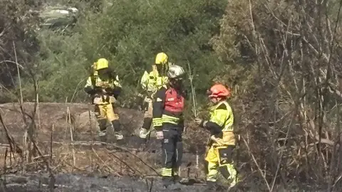 El incendio de vegetación declarado en la partida de Armanello, en Benidorm, queda extinguido esta mañana El incendio de vegetación declarado en la partida de Armanello, en Benidorm, queda extinguido esta mañana