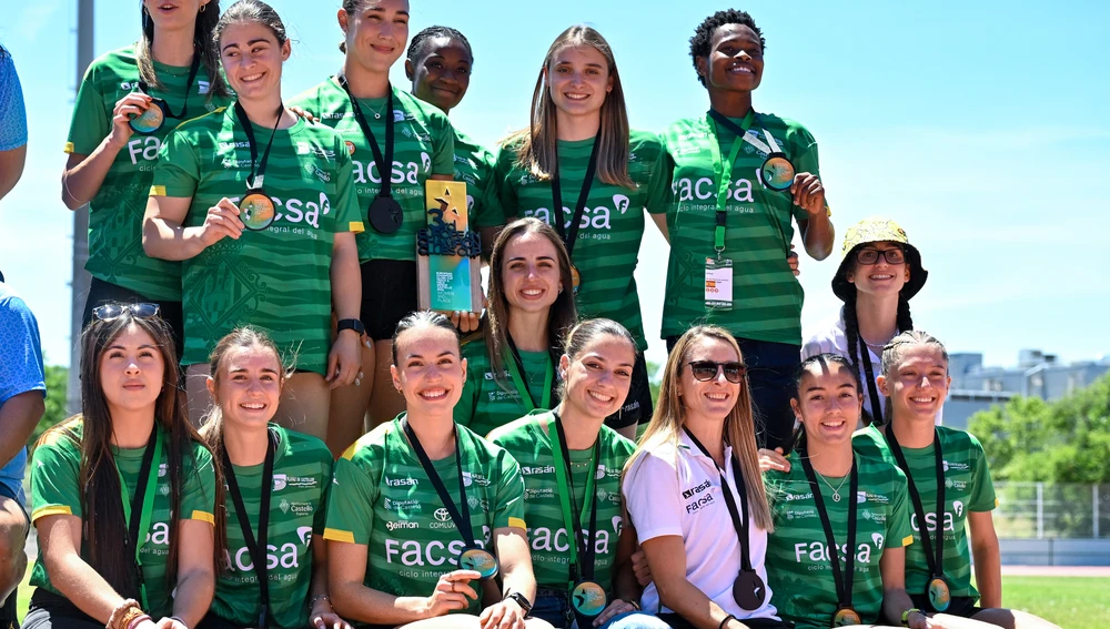 Un bronce histórico para el equipo femenino del Playas de Castellón Un bronce histórico para el equipo femenino del Playas de Castellón