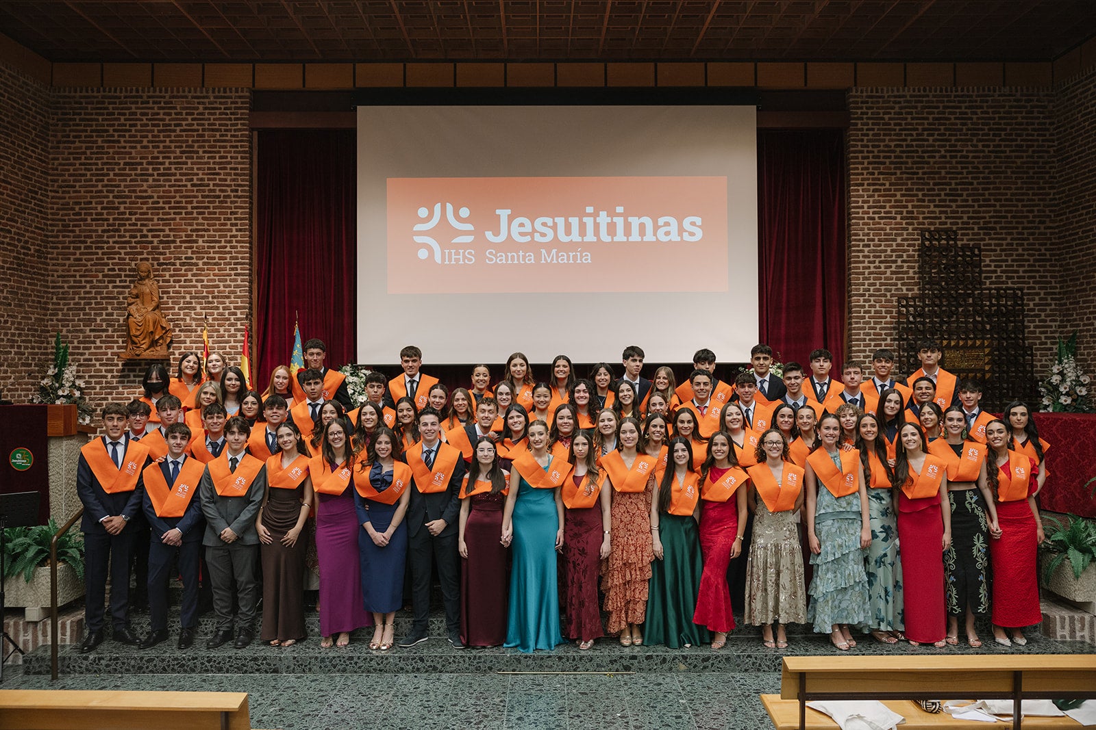 El colegio Jesuitinas de Elche gradúa una nueva promoción de Bachillerato El colegio Jesuitinas de Elche gradúa una nueva promoción de Bachillerato