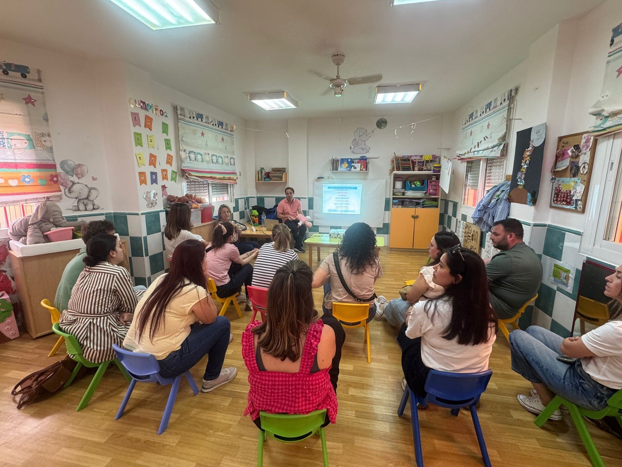 El Hospital Vithas Málaga imparte un Aula Salud sobre RCP a padres de la guardería Coquetes El Hospital Vithas Málaga imparte un Aula Salud sobre RCP a padres de la guardería Coquetes