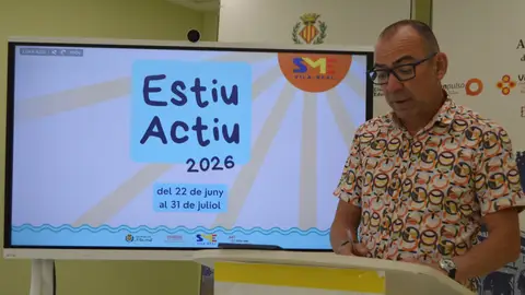 El concejal de Deportes, Chus Madrigal, ha presentado la oferta deportiva de verano. El concejal de Deportes, Chus Madrigal, ha presentado la oferta deportiva de verano.