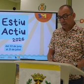 El concejal de Deportes, Chus Madrigal, ha presentado la oferta deportiva de verano. El concejal de Deportes, Chus Madrigal, ha presentado la oferta deportiva de verano.