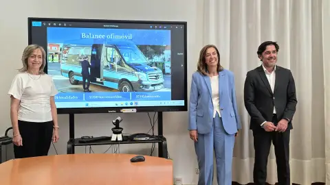 Éxito del servicio Ofimóvil que llega a 74 localidades de la provincia de Palencia .