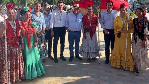 Las autoridades acompa&ntilde;aron a la hermandad en Coria