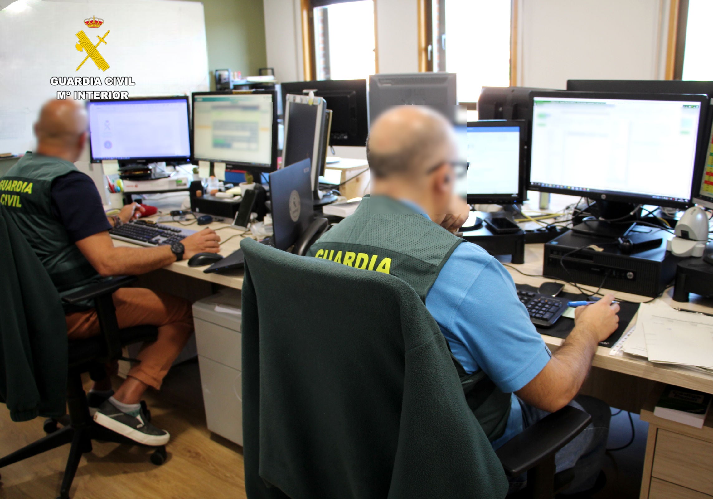 Detenidas 23 personas y dos investigados por ciberestafas a cántabros por más de 65.000 euros Detenidas 23 personas y dos investigados por ciberestafas a cántabros por más de 65.000 euros
